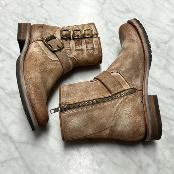 Frye NIB Veronica Belted Short Bootie in Chocolate Size 6.5M - Picture 4 of 10